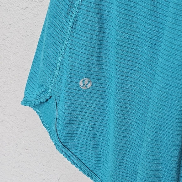 Lululemon 105 Singlet Turquoise Bali Breeze Gray Micro Stripe Size 8 - Picture 6 of 6